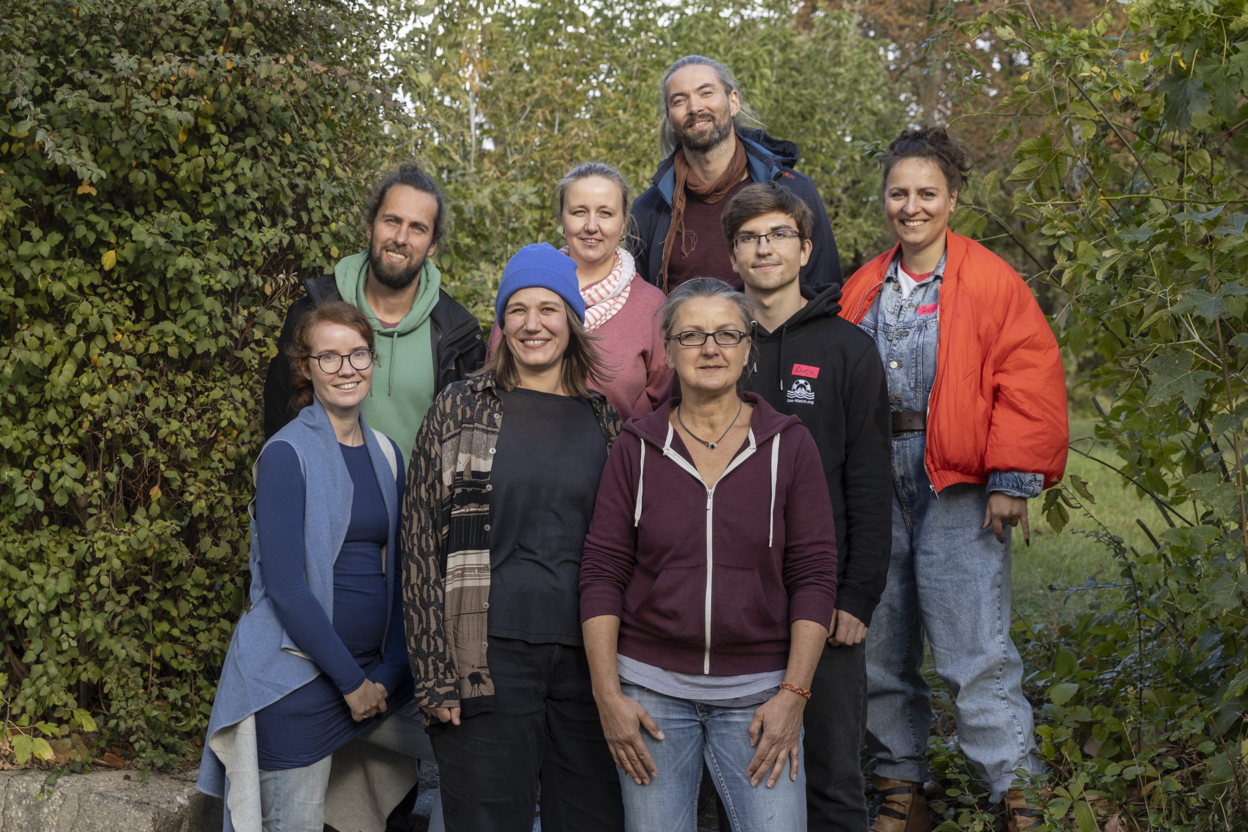 Gruppenbild von 8 Vereinsmitgliedern im Grünen.